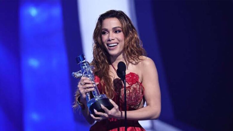 EL VESTIDO SCHIAPARELLI DE ANITTA EN LOS VMA’S