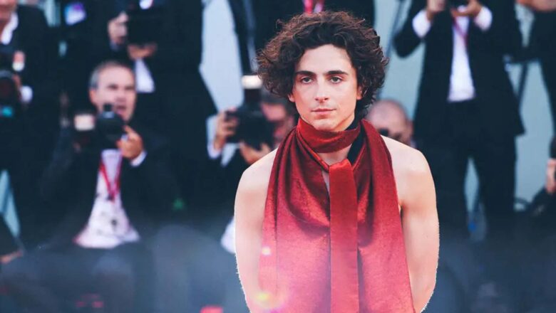 TIMOTHÉE CHALAMET ARRASA EN VENECIA CON SU LOOK MÁS CANÍBAL Y PROVOCATIVO