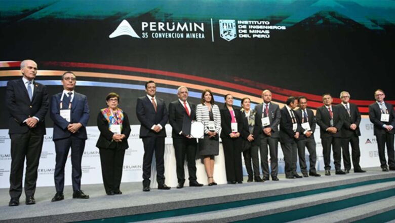 SUSCRIBEN EL ACUERDO “PERUMIN A LAS NUEVAS GENERACIONES”
