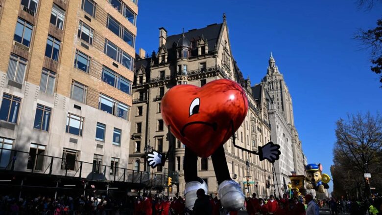 VIDEO: CORAZÓN DE BAD BUNNY ACAPARA EL DESFILE DE DÍA DE ACCIÓN DE GRACIAS EN NUEVA YORK