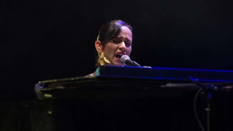 JULIETA VENEGAS VUELVE AL PASADO EN SU NUEVO ÁLBUM TITULADO «TU HISTORIA»