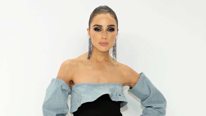 OLIVIA CULPO LUCE SU FIGURA IRREAL CON MICROBIKINI CORAL EN SESIÓN