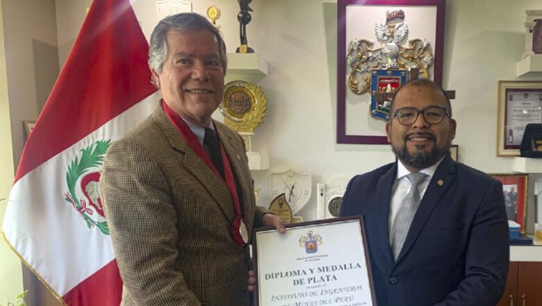 MUNICIPALIDAD PROVINCIAL DE AREQUIPA OTORGA ESPECIAL RECONOCIMIENTO AL IIMP POR EL GRAN APORTE DE PERUMIN