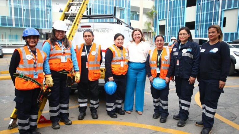 MUJERES CON FIBRA: MÁS DE 400 ‘MUJERES EN RED’ DESAFÍAN ESTEREOTIPOS EN LAS TELECOMUNICACIONES