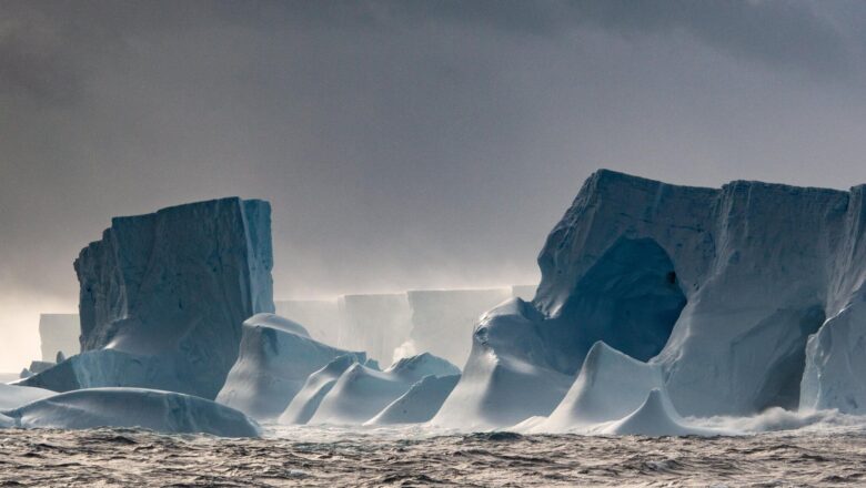 EL ICEBERG MÁS GRANDE DEL MUNDO SIGUE GIRANDO EN CÍRCULOS TRAS LIBERARSE