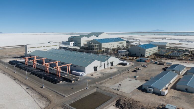 BOLIVIA ACUERDA CON EMPRESA CHINA LA CONSTRUCCIÓN DE DOS PLANTAS DE CARBONATO DE LITIO