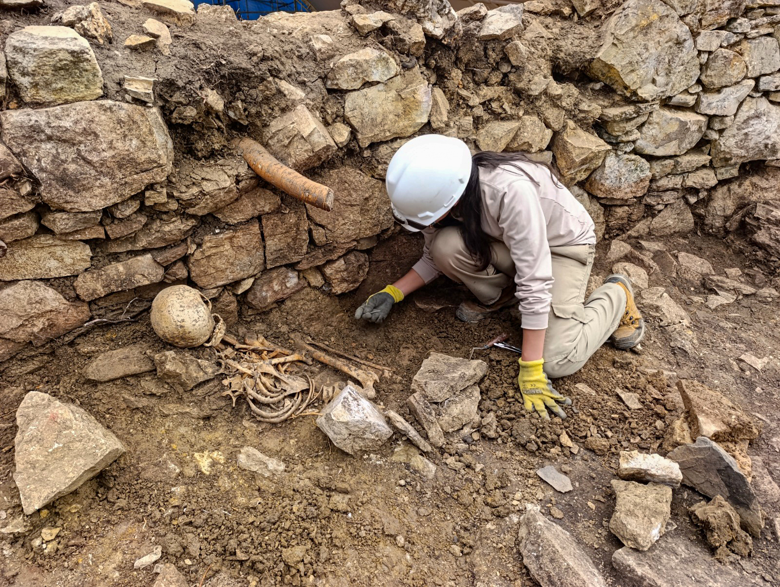 DESCUBREN ESTRUCTURA FUNERARIA Y OBJETOS CEREMONIALES EN LA ZONA NORTE DE LA LLAQTA