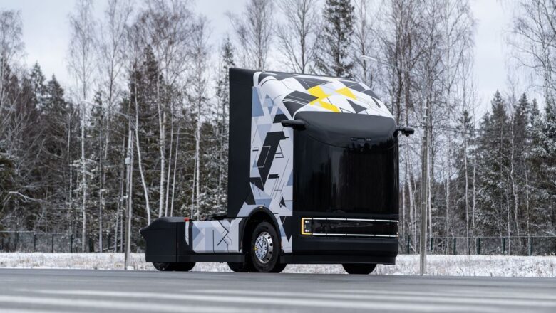 CAMIÓN REMOLQUE AUTÓNOMO HECHO EN RUSIA