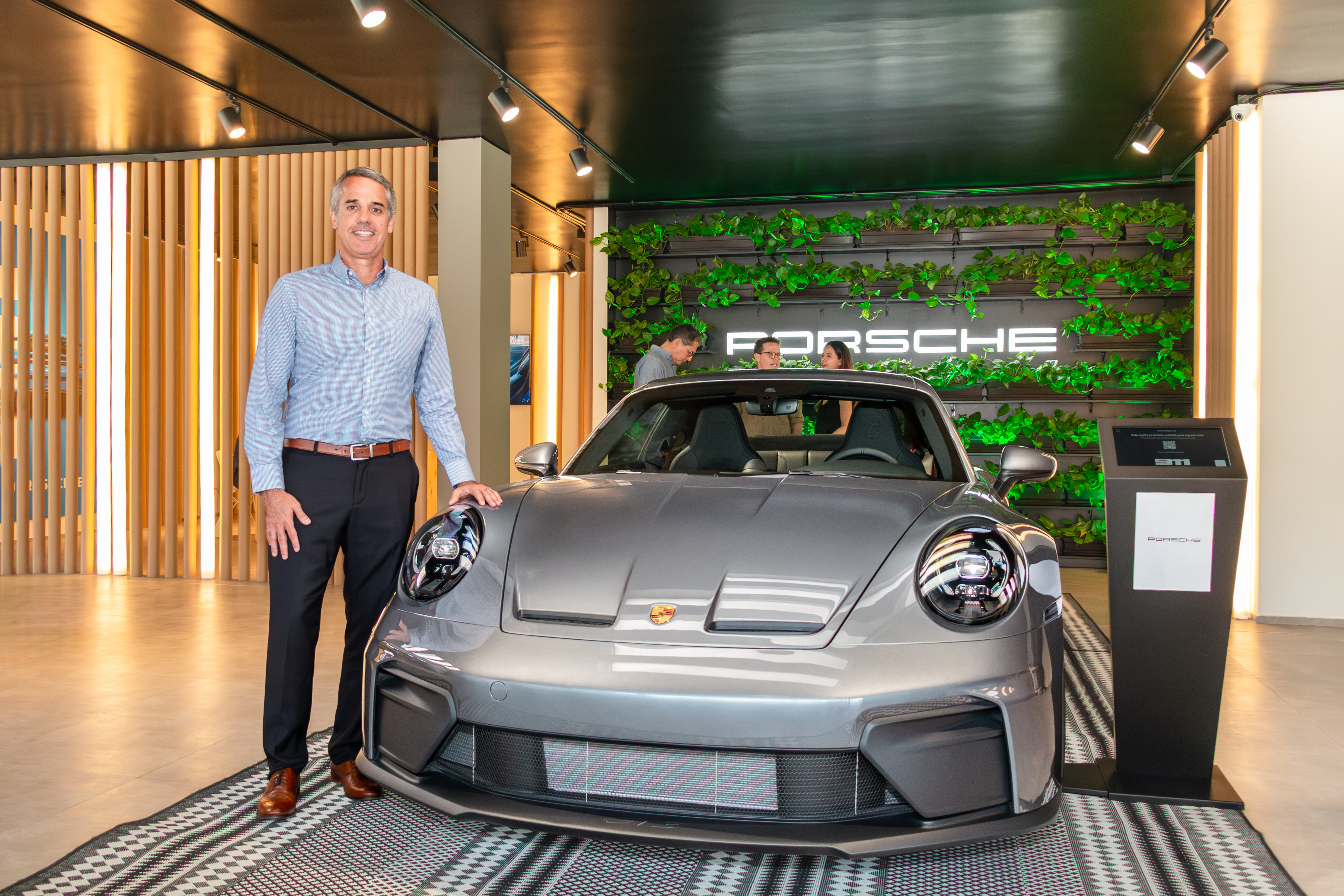 NUEVO PORSCHE NOW EN AREQUIPA