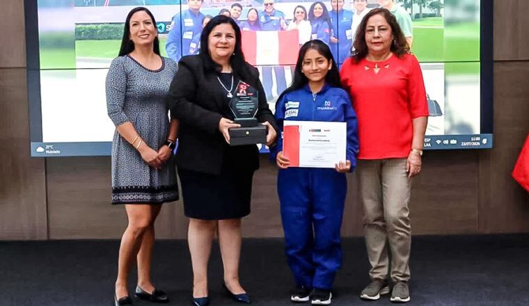 ADOLESCENTES DEL INABIF SOBRESALEN EN LA CIENCIA Y EL DEPORTE, Y ENALTECEN AL PERÚ