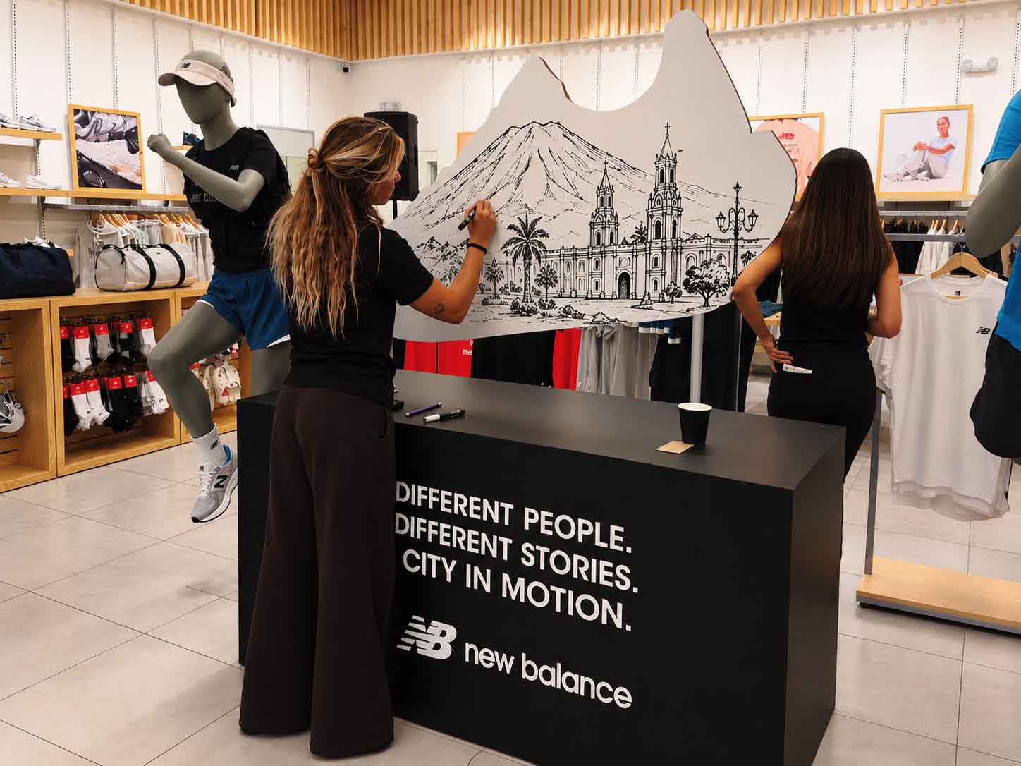 New Balance fortalece su presencia en Arequipa con experiencia de marca y arte local